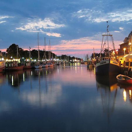 Strandmuschel, Ca 100M Z. Alten Strom Rostock Exteriör bild